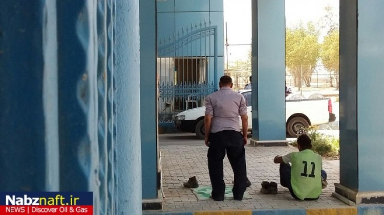 گزارش تصویری/کارگرانی که در شرایط سخت خدای خود را فراموش نمیکنند گزارش تصویری/کارگرانی که در شرایط سخت خدای خود را فراموش نمیکنند