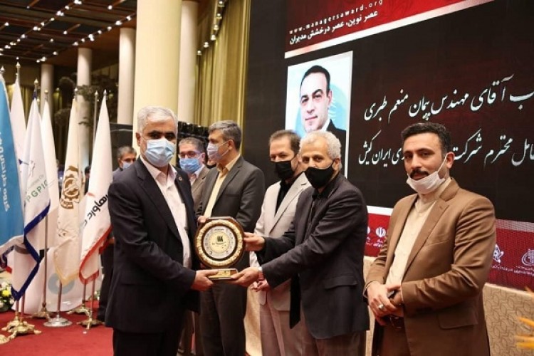 نشان عالی «مدیر سال» به مدیرعامل پتروشیمی اروند اهدا شد نشان عالی «مدیر سال» به مدیرعامل پتروشیمی اروند اهدا شد