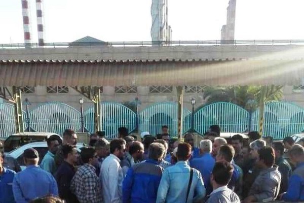 کارکنان پیمانکاری پالایشگاه آبادان همچنان منتظر بهبود وضعیت حقوق و معیشت خود هستند کارکنان پیمانکاری پالایشگاه آبادان همچنان منتظر بهبود وضعیت حقوق و معیشت خود هستند