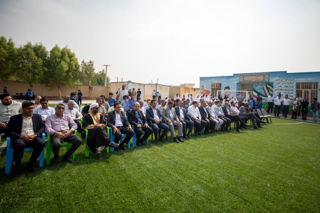 بهره برداری از مدرسه نفت ستاره خلیج فارس مجهز به پنل خورشیدی در روستای مغ احمد بندرعباس